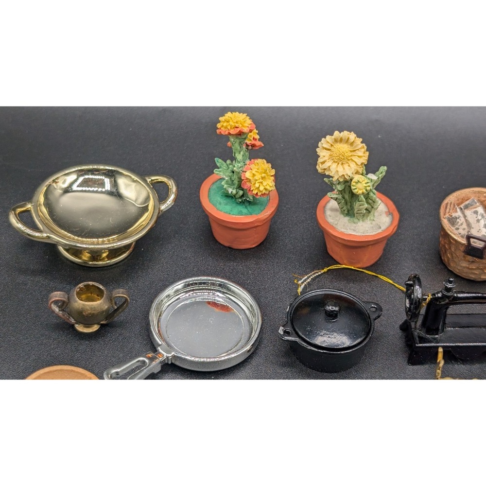 Lot of 22+ Dollhouse Miniature Miscellaneous Items Kitchen, Flower Pots & More - Picture 6 of 8